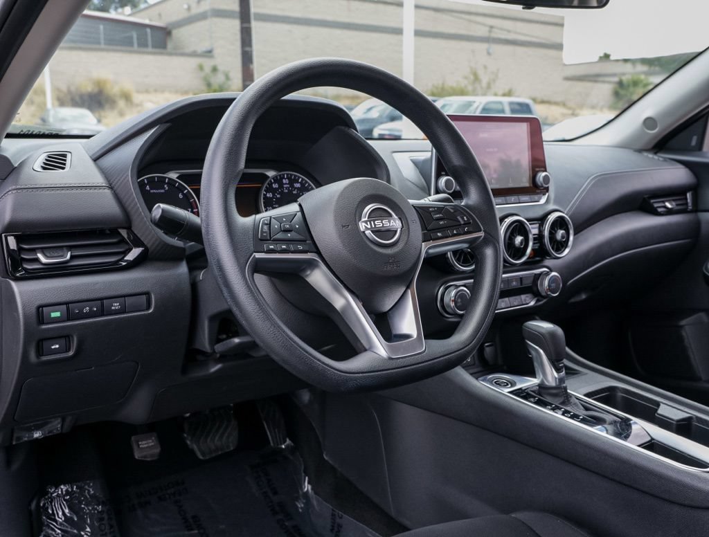 Used 2025 Nissan Sentra SV FWD image 15