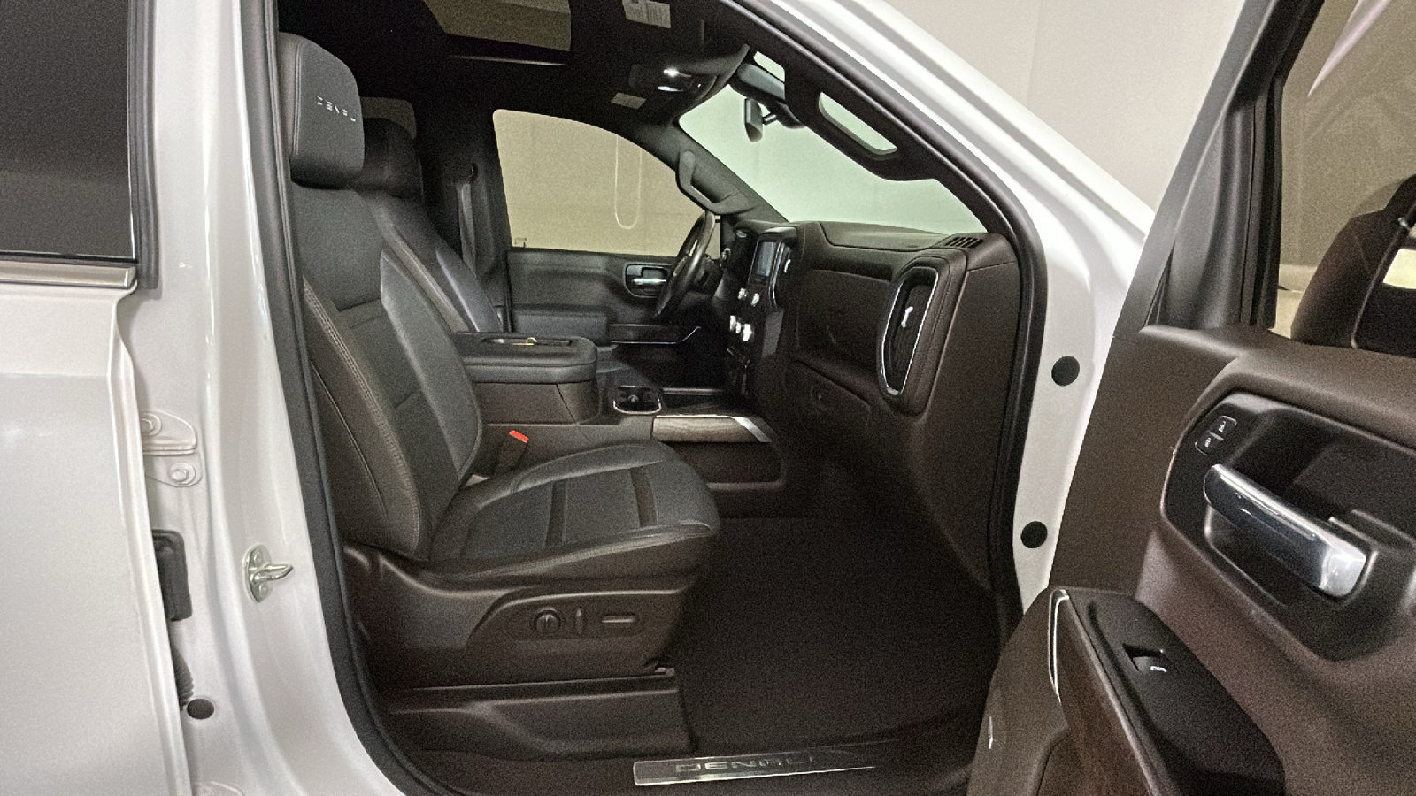 Used 2021 GMC Sierra 1500 Denali w/ Driver Alert Package II AWD/4WD image 36