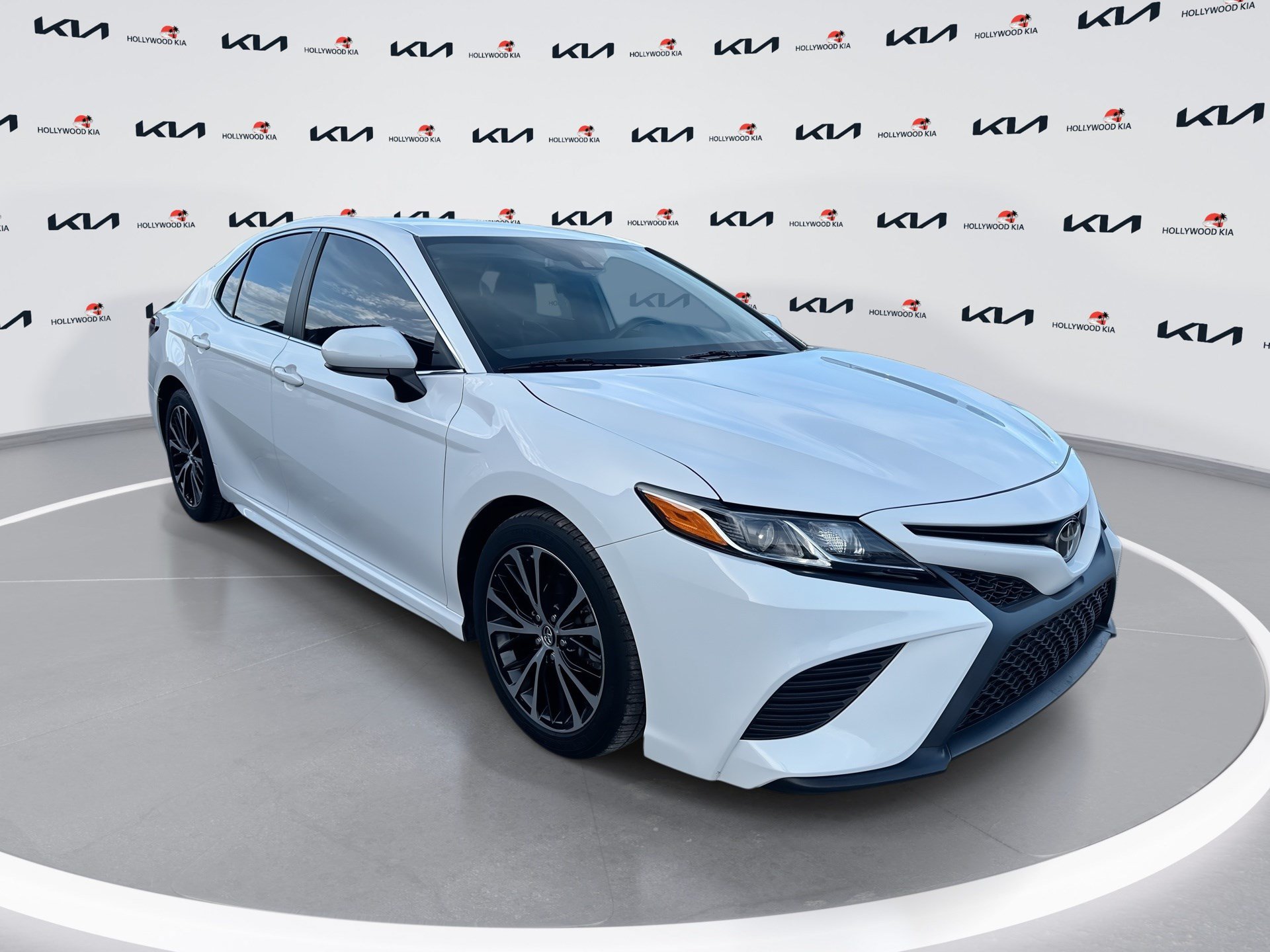 Used 2019 Toyota Camry SE FWD video 1