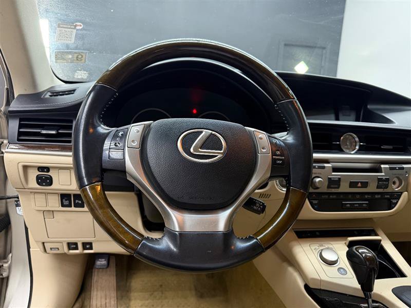 Used 2015 Lexus ES 350 w/ Premium Package FWD image 13