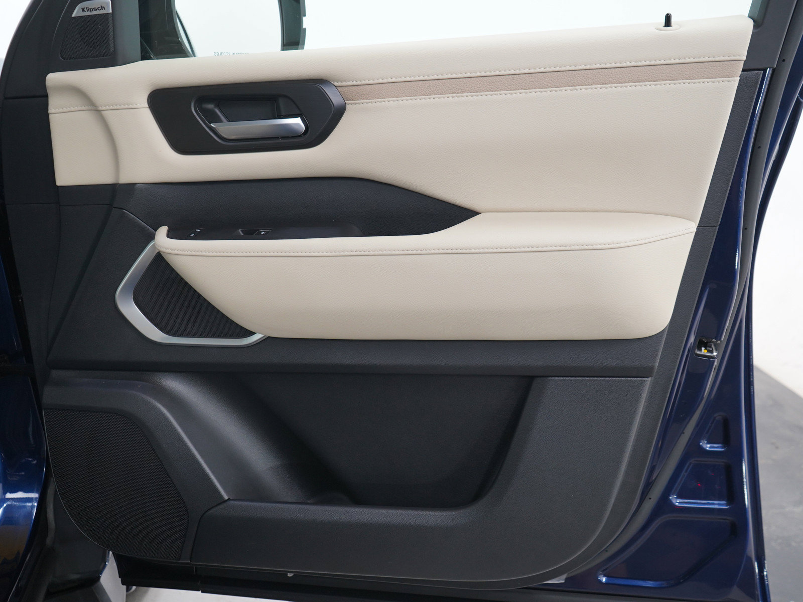 Certified 2025 Nissan Armada Platinum AWD/4WD image 9