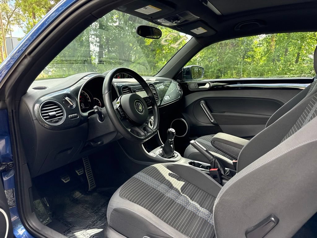 Used 2013 Volkswagen Beetle R-Line FWD image 17