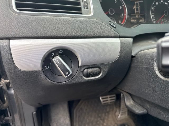 Used 2013 Volkswagen Jetta GLI FWD image 18