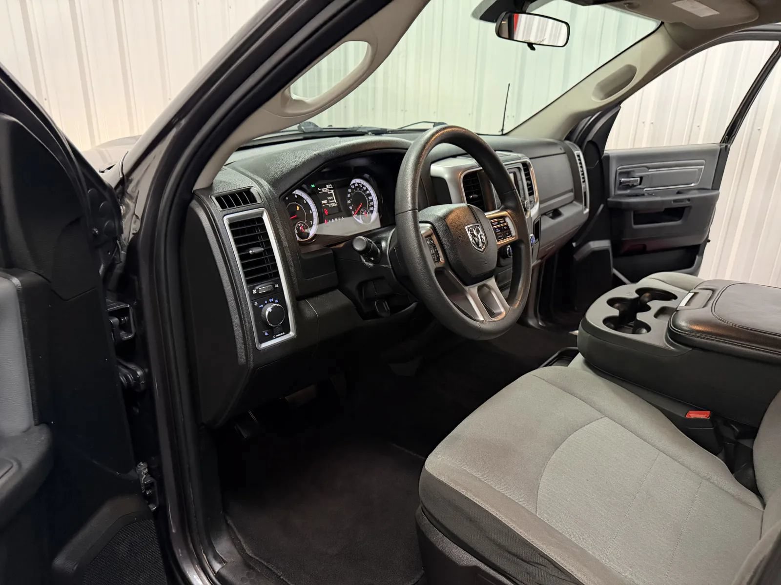 Used 2021 RAM 1500 Classic SLT AWD/4WD image 35