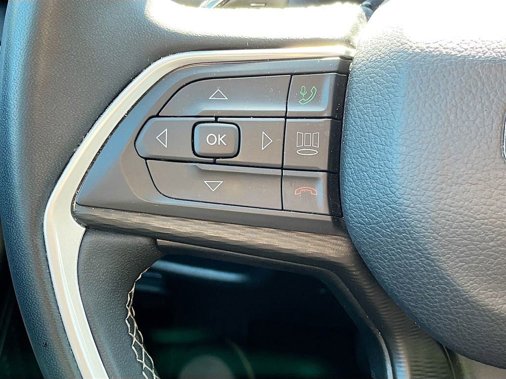 Used 2023 Jeep Grand Cherokee L Laredo image 32