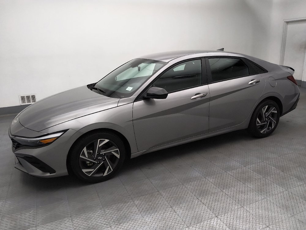 Used 2025 Hyundai Elantra Sport FWD image 2