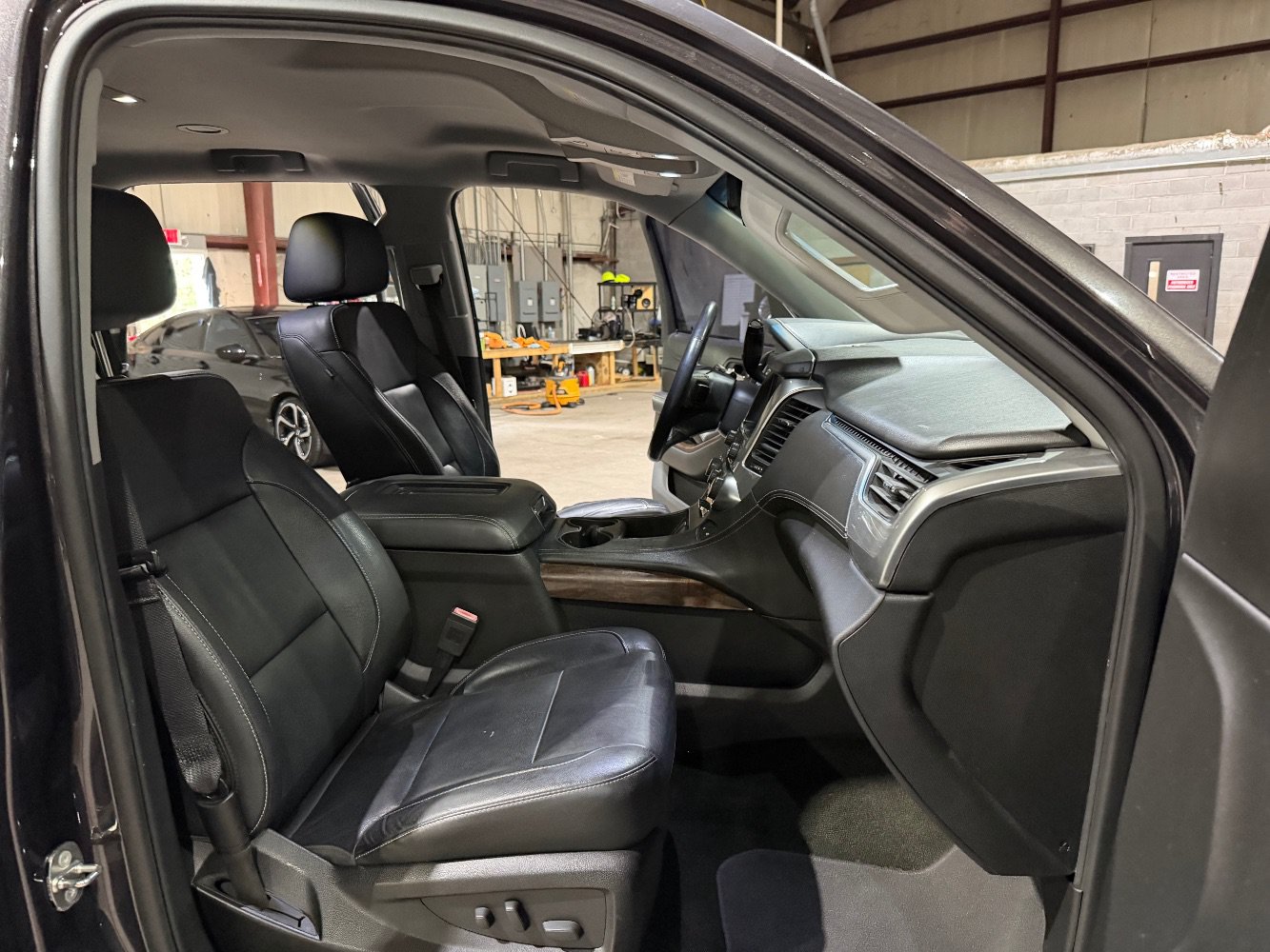 Used 2018 Chevrolet Tahoe LT w/ LT Signature Package RWD image 26