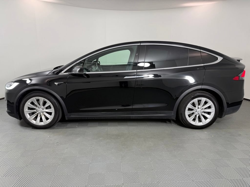 Used 2018 Tesla Model X 75D AWD/4WD image 2