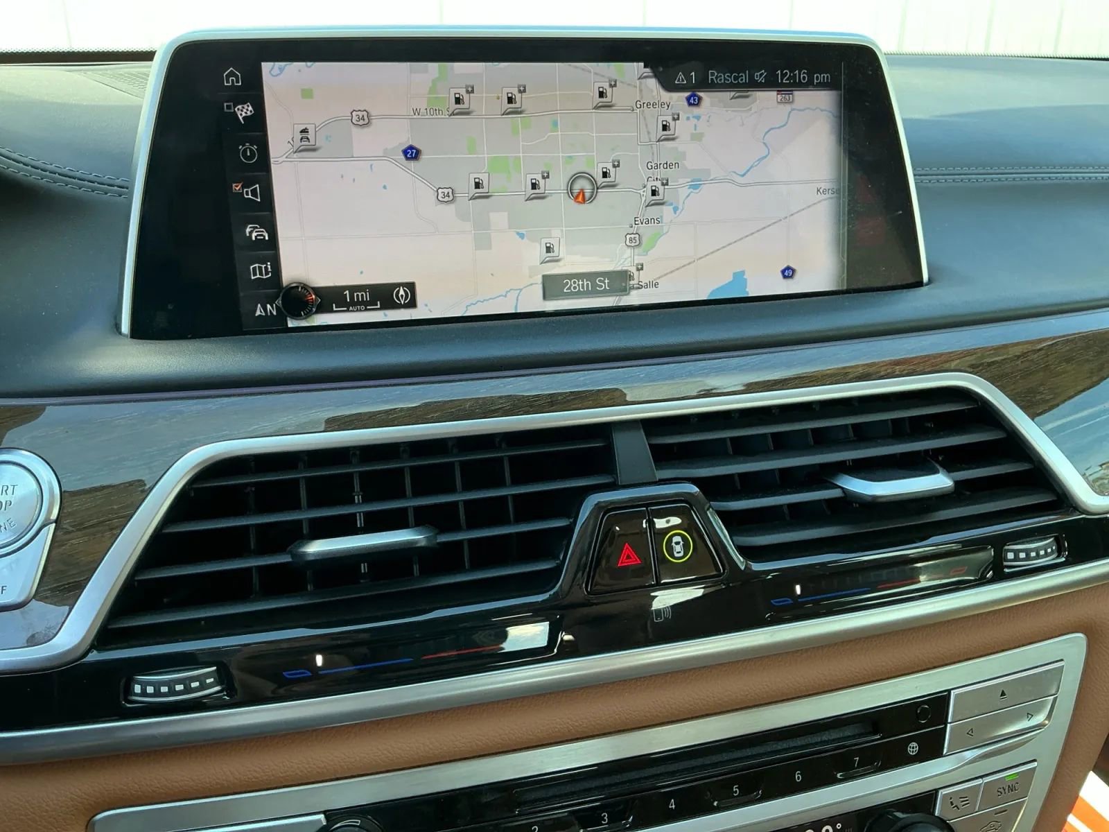 Used 2016 BMW 750i xDrive image 30