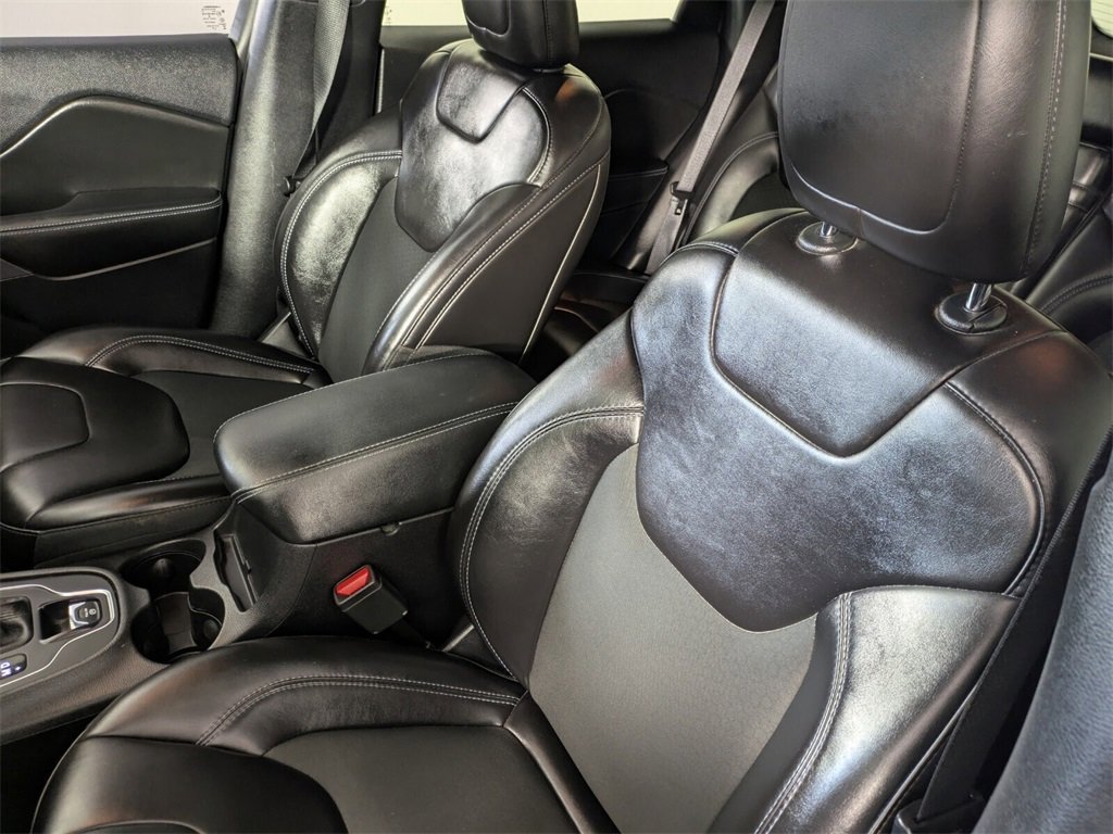 Used 2019 Jeep Cherokee Latitude Plus w/ Comfort/Convenience Group image 11