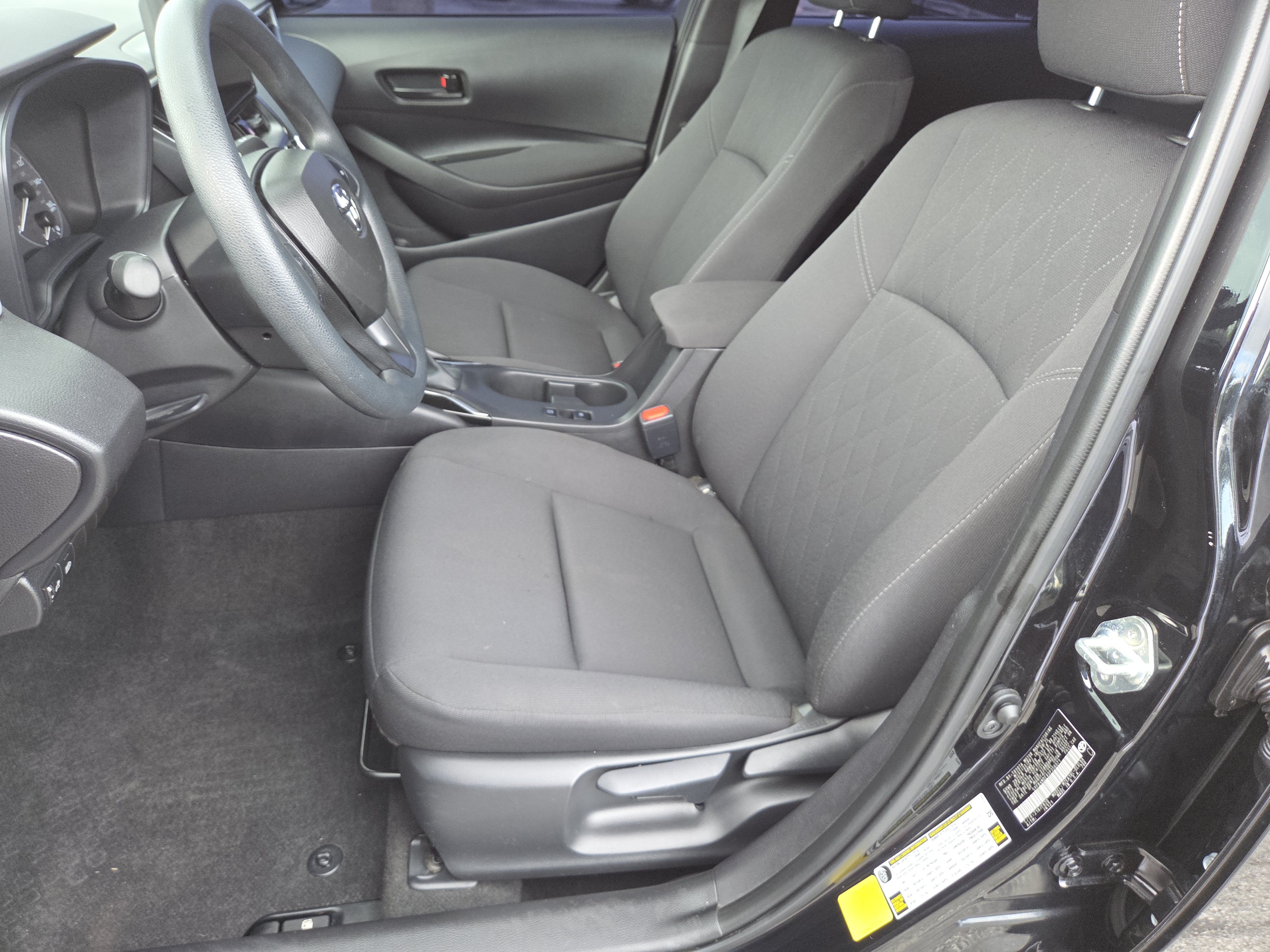 Used 2025 Toyota Corolla LE FWD image 13