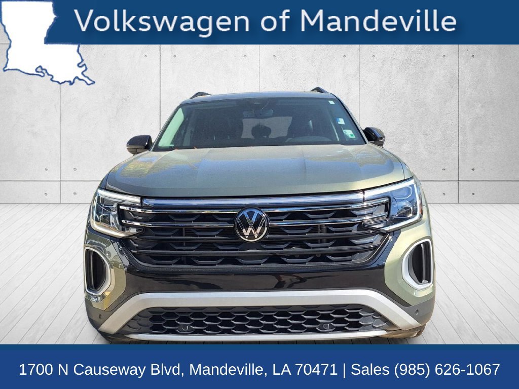 Used 2025 Volkswagen Atlas Peak Edition SE AWD/4WD image 2