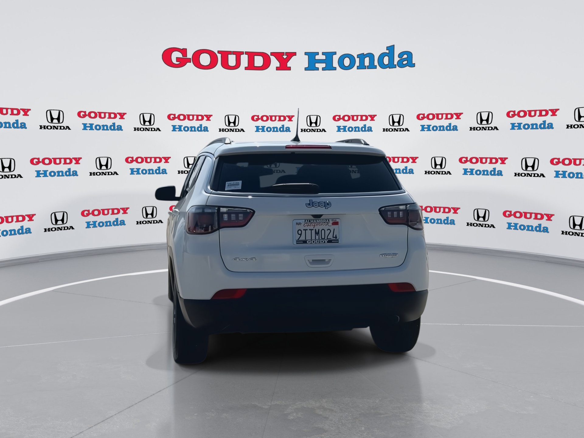 Used 2025 Jeep Compass Latitude AWD/4WD image 7