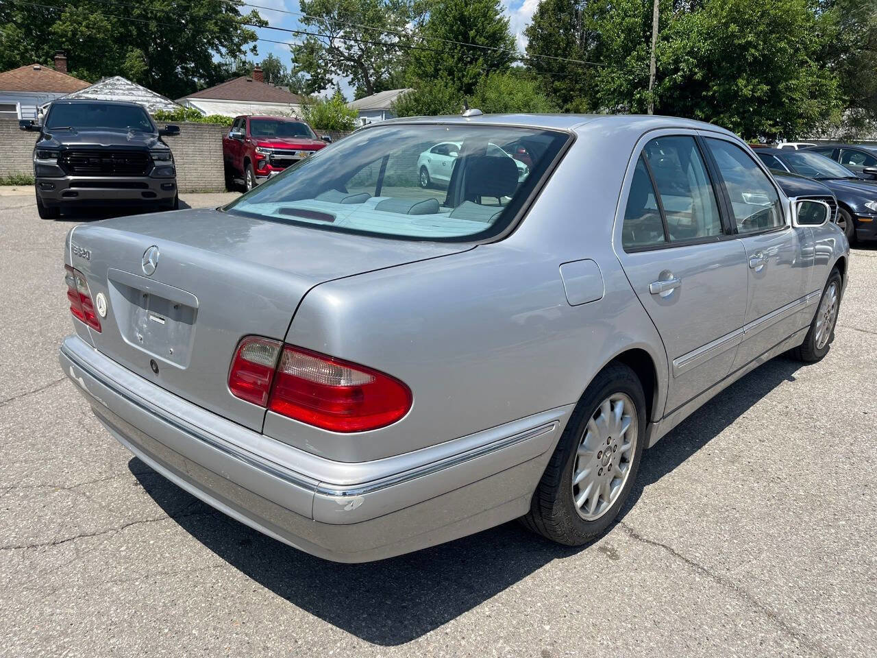 Used 2000 Mercedes-Benz E 320 Sedan image 5