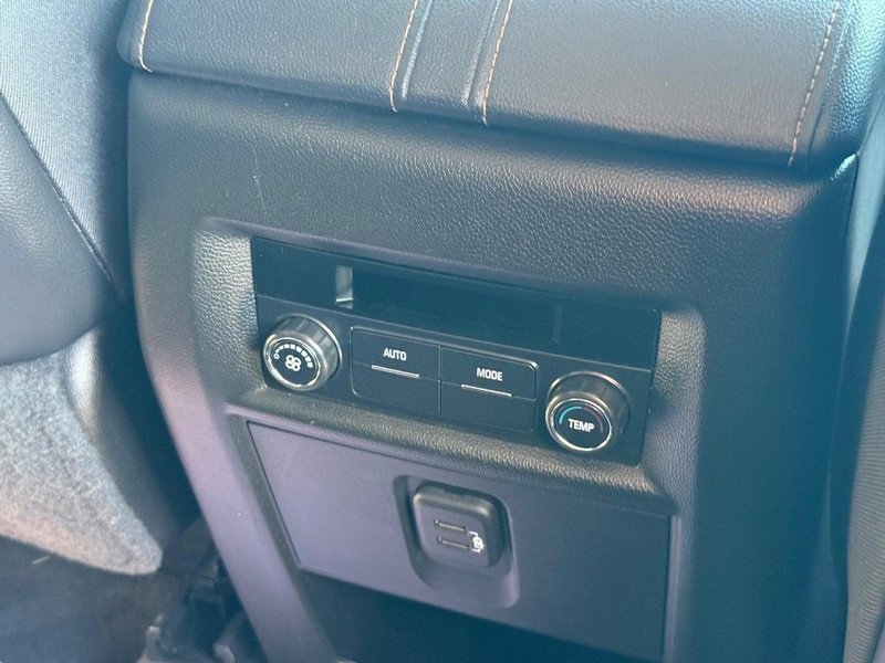 Used 2019 Chevrolet Traverse LT image 17