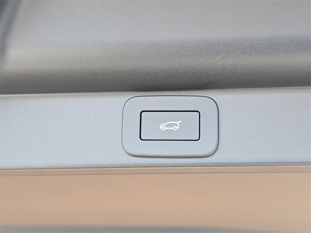 New 2026 Land Rover Range Rover SE image 13