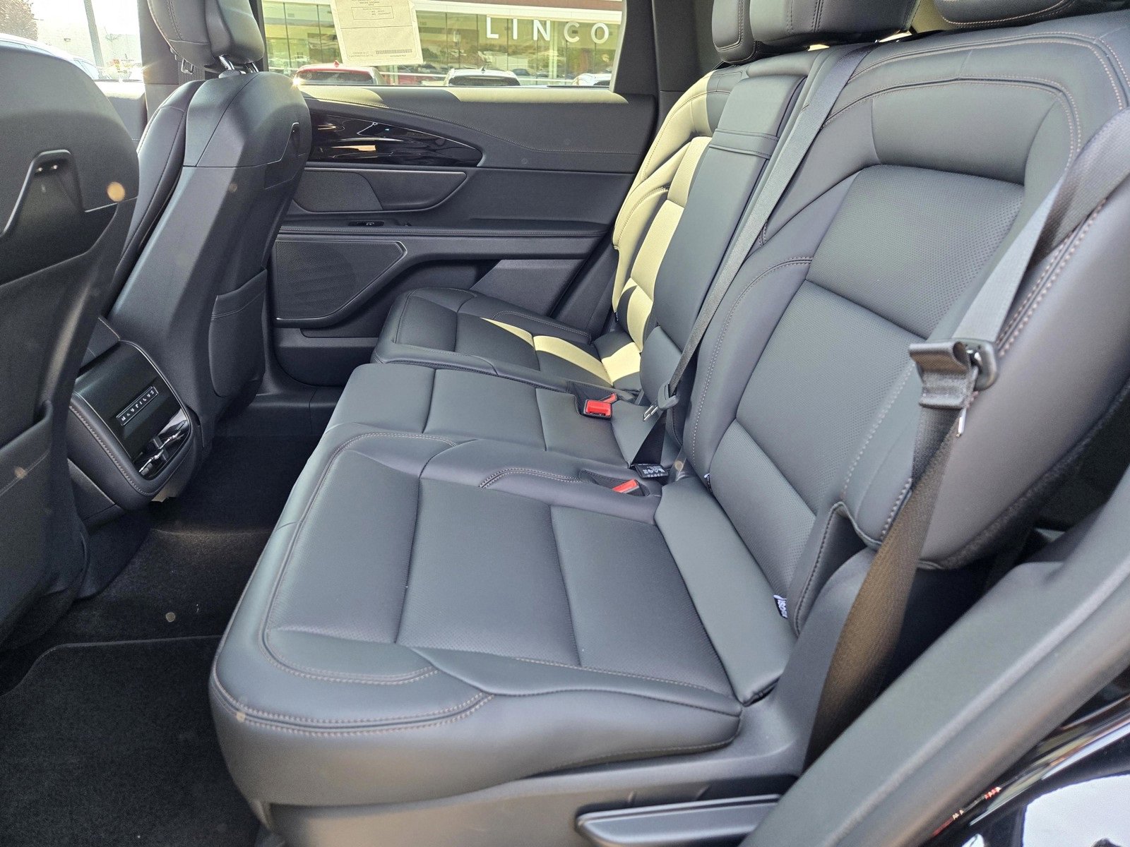 New 2025 Lincoln Nautilus Premier w/ Jet Appearance Package image 7