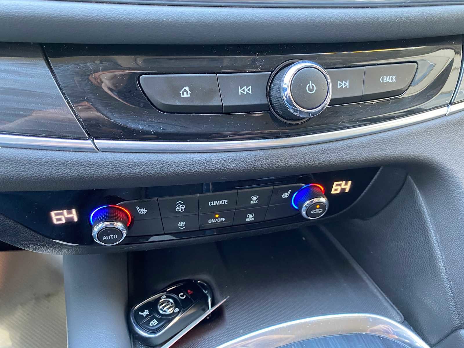 Used 2018 Buick Enclave Essence AWD/4WD image 24