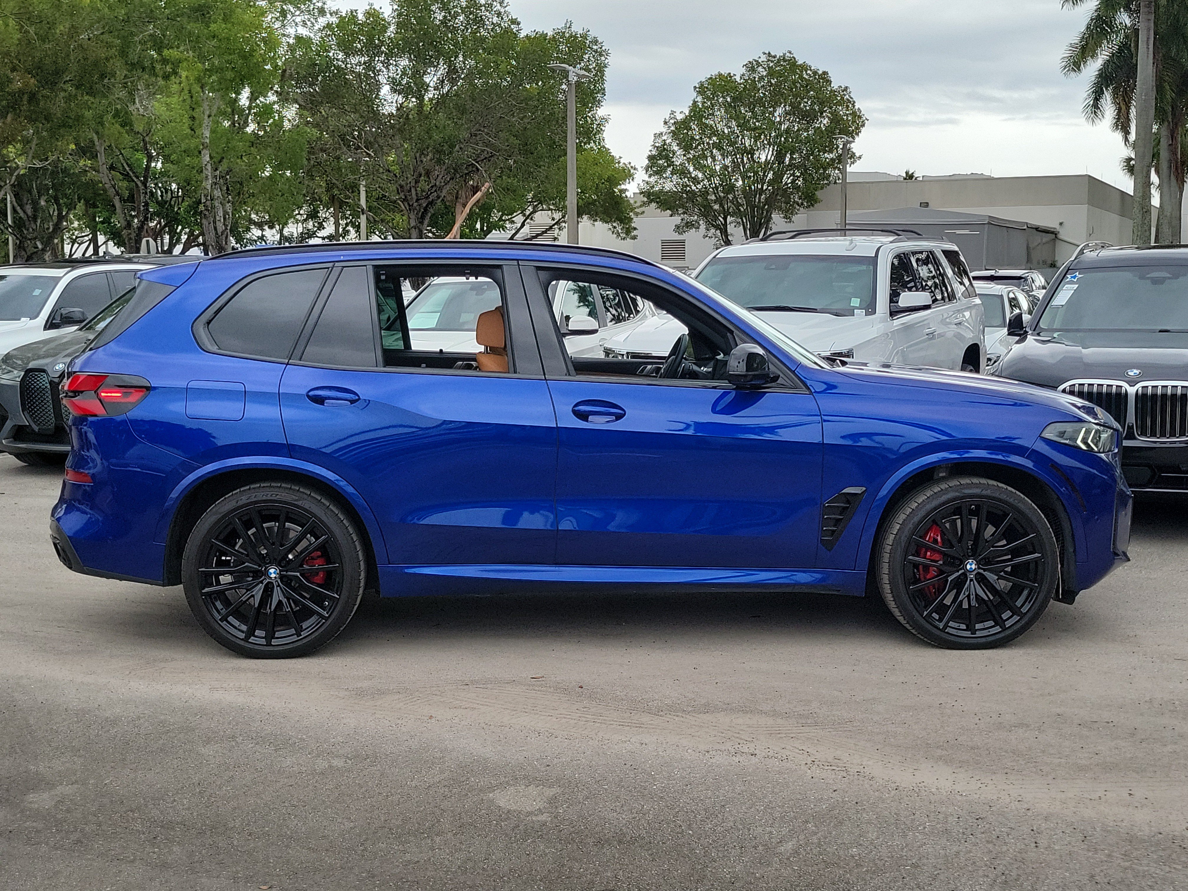 Used 2025 BMW X5 M60i AWD/4WD image 2