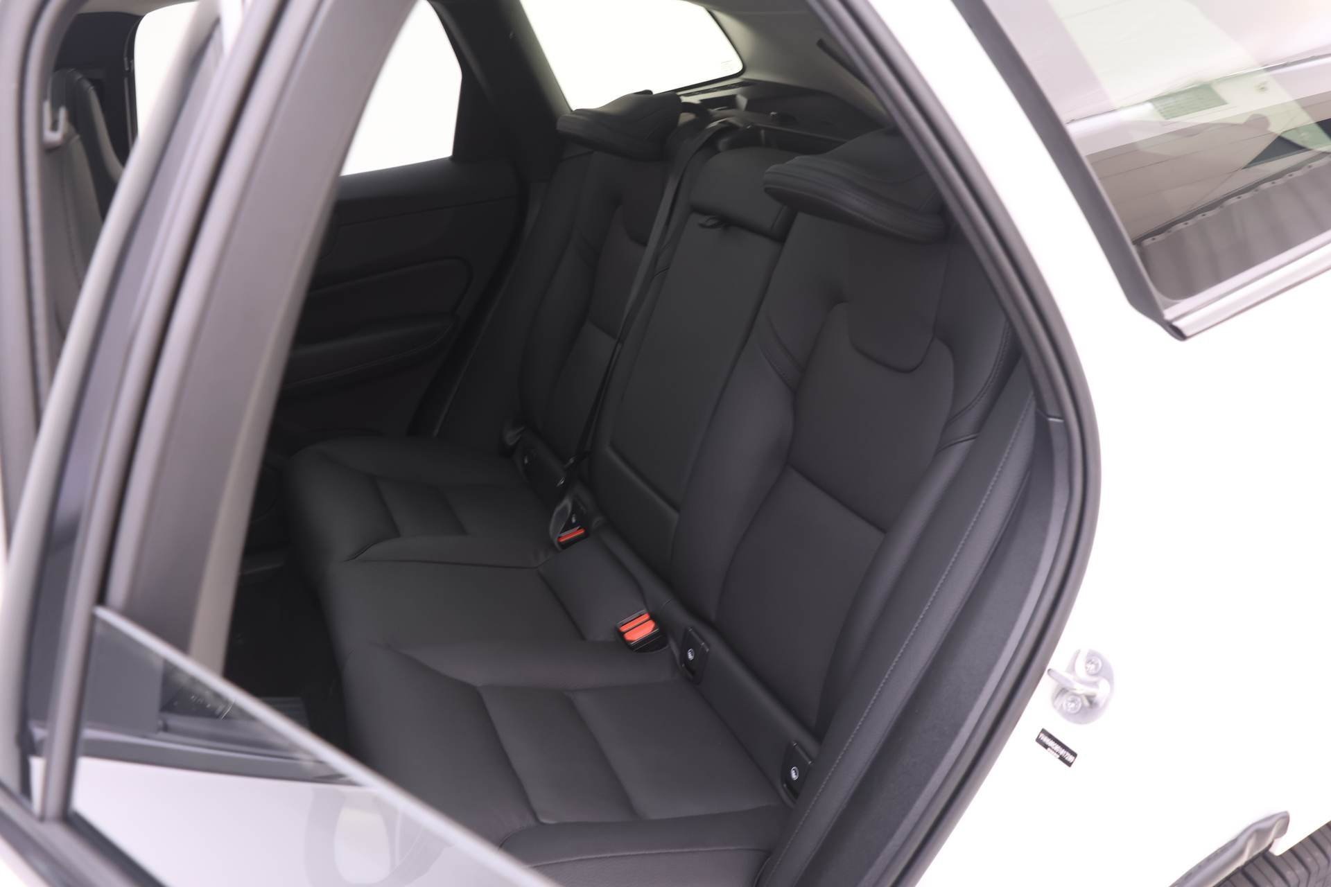 Used 2025 Volvo XC60 T8 Plus w/ Protection Package Premier image 14