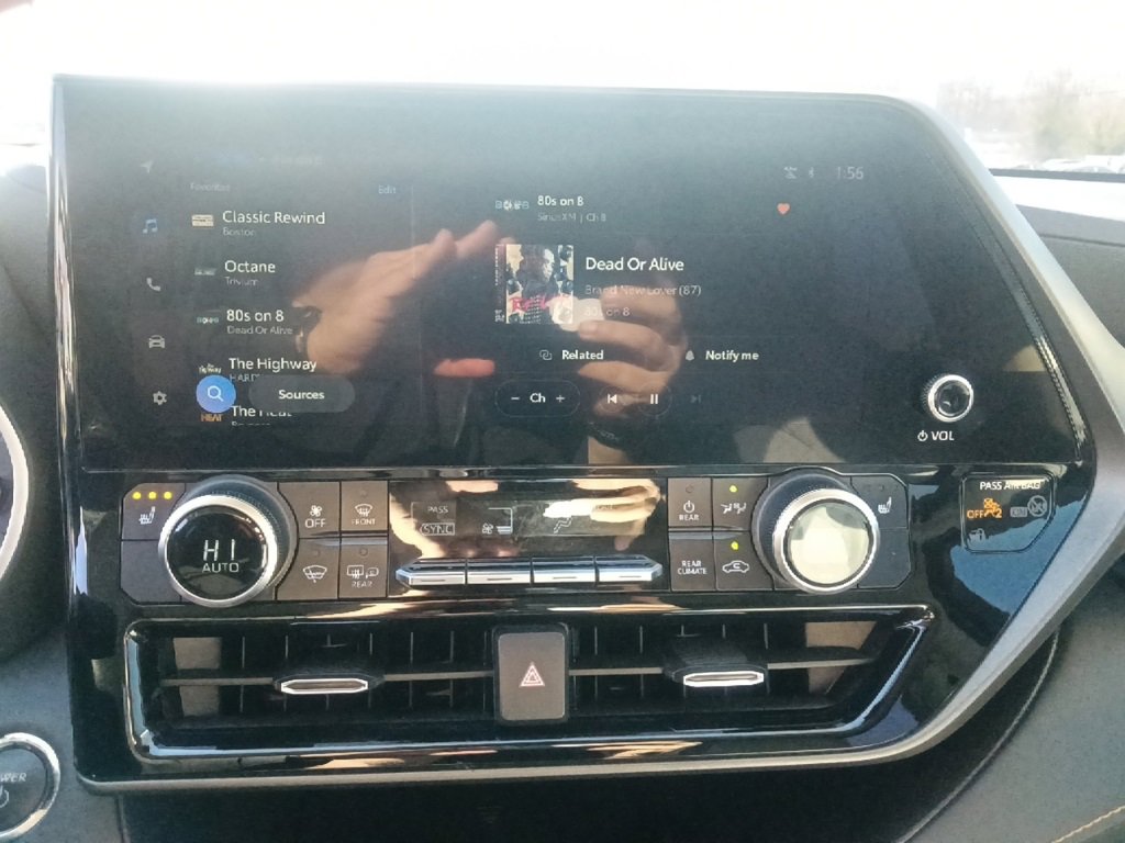 Used 2023 Toyota Highlander Bronze Edition image 21