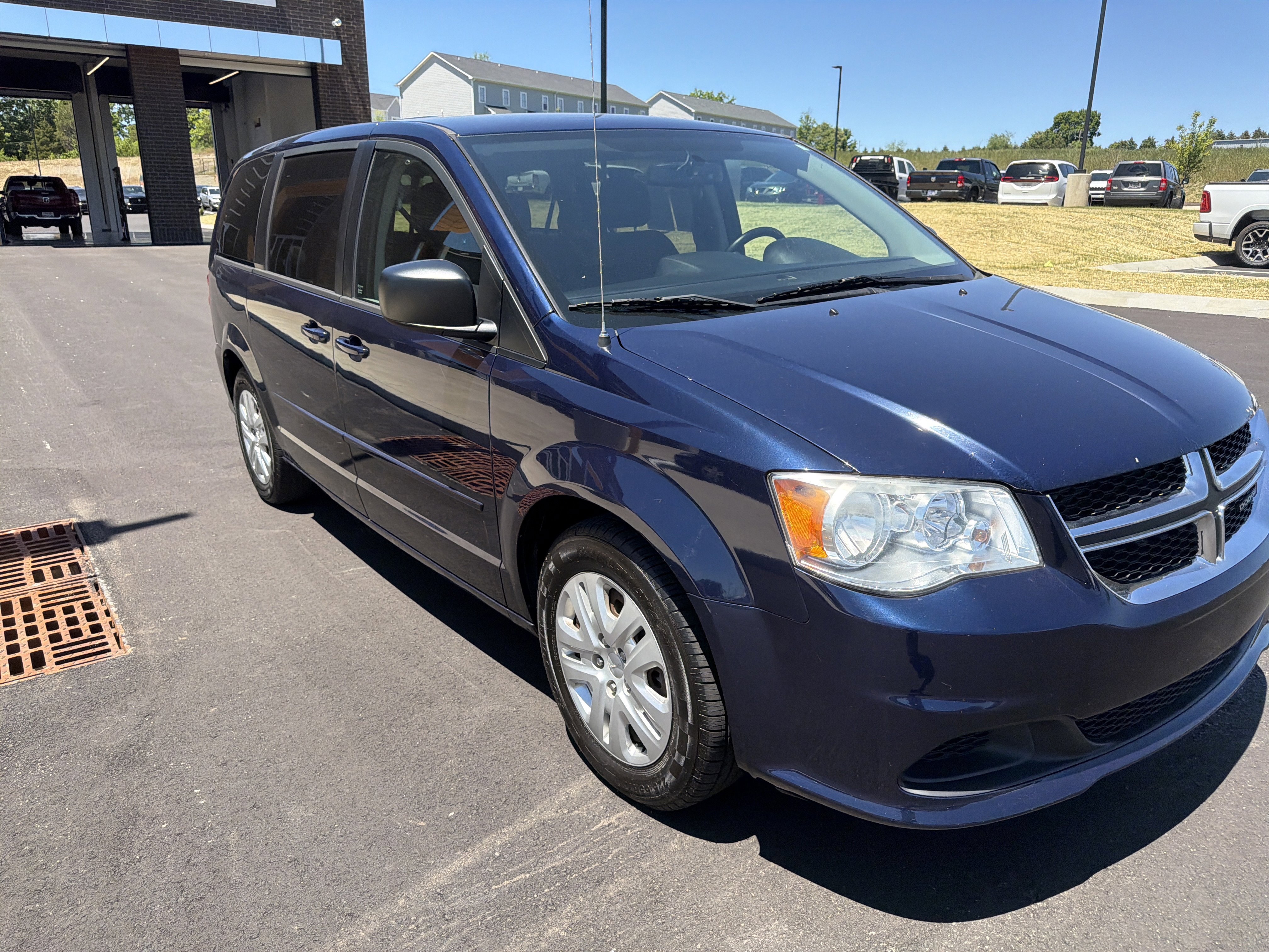 Used 2016 Dodge Grand Caravan SE w/ Quick Order Package 29E SE FWD image 6