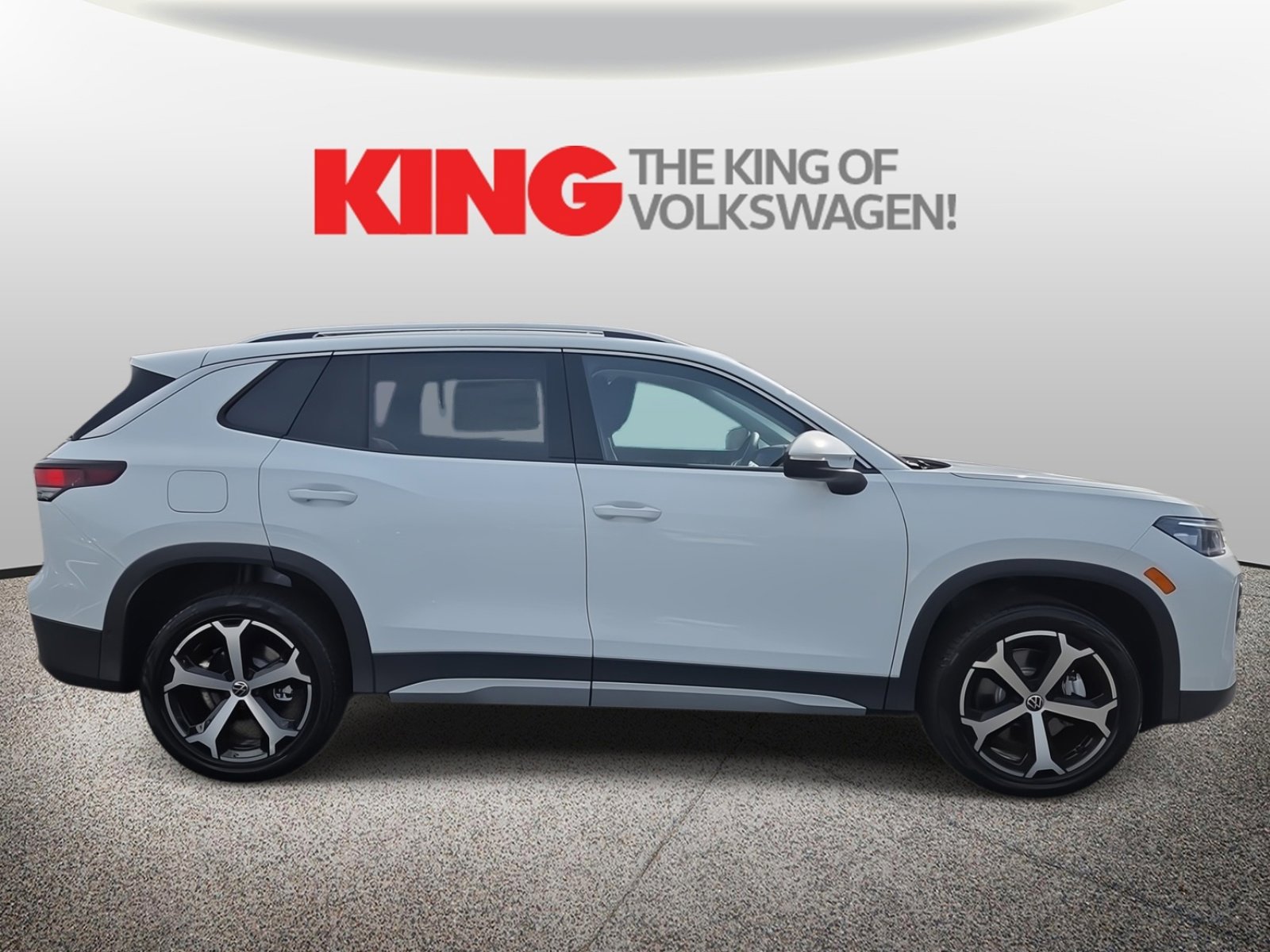 New 2026 Volkswagen Tiguan SE image 2