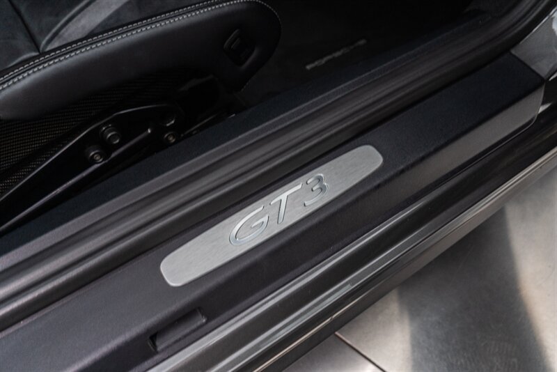 Used 2018 Porsche 911 GT3 RWD image 54