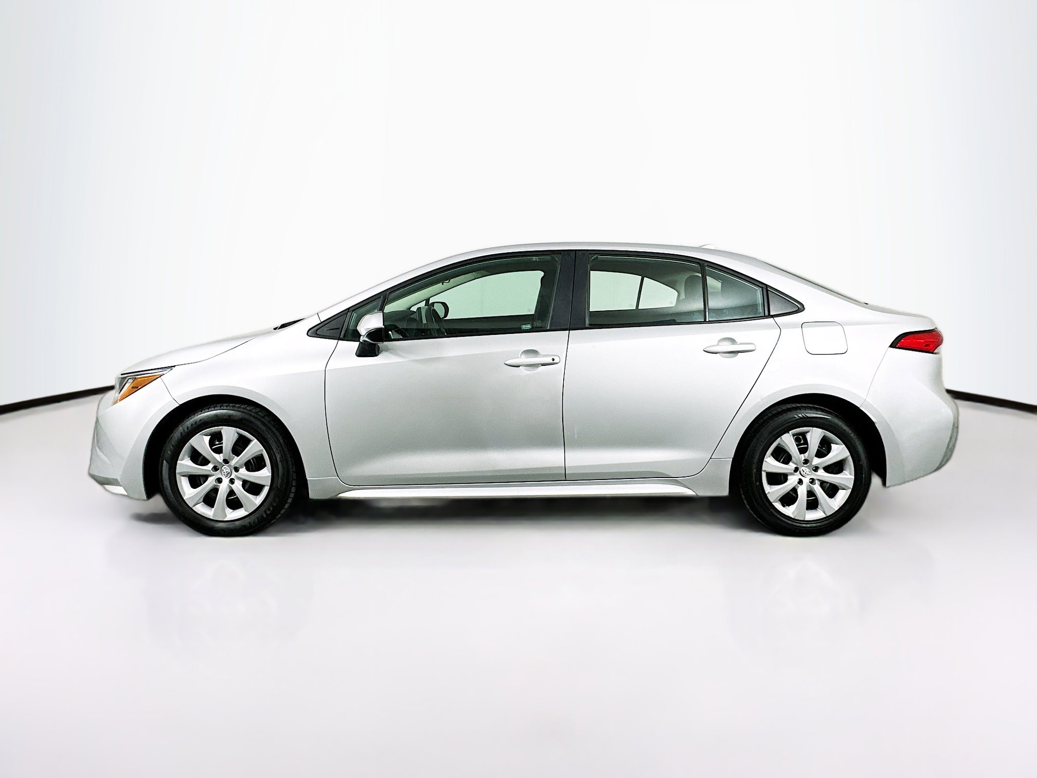 Used 2023 Toyota Corolla LE image 4