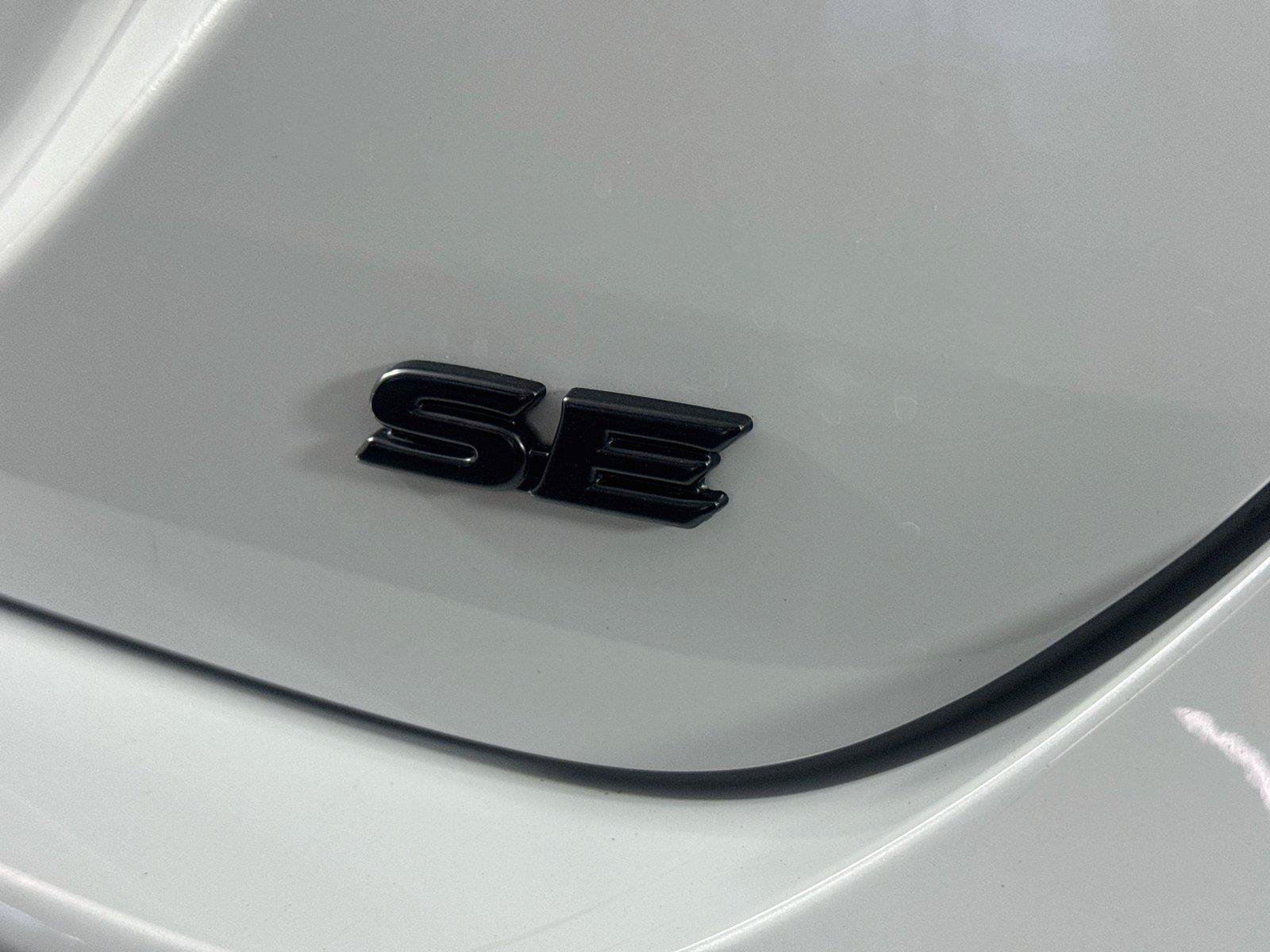 Used 2022 Toyota Camry SE w/ Convenience Package FWD image 13