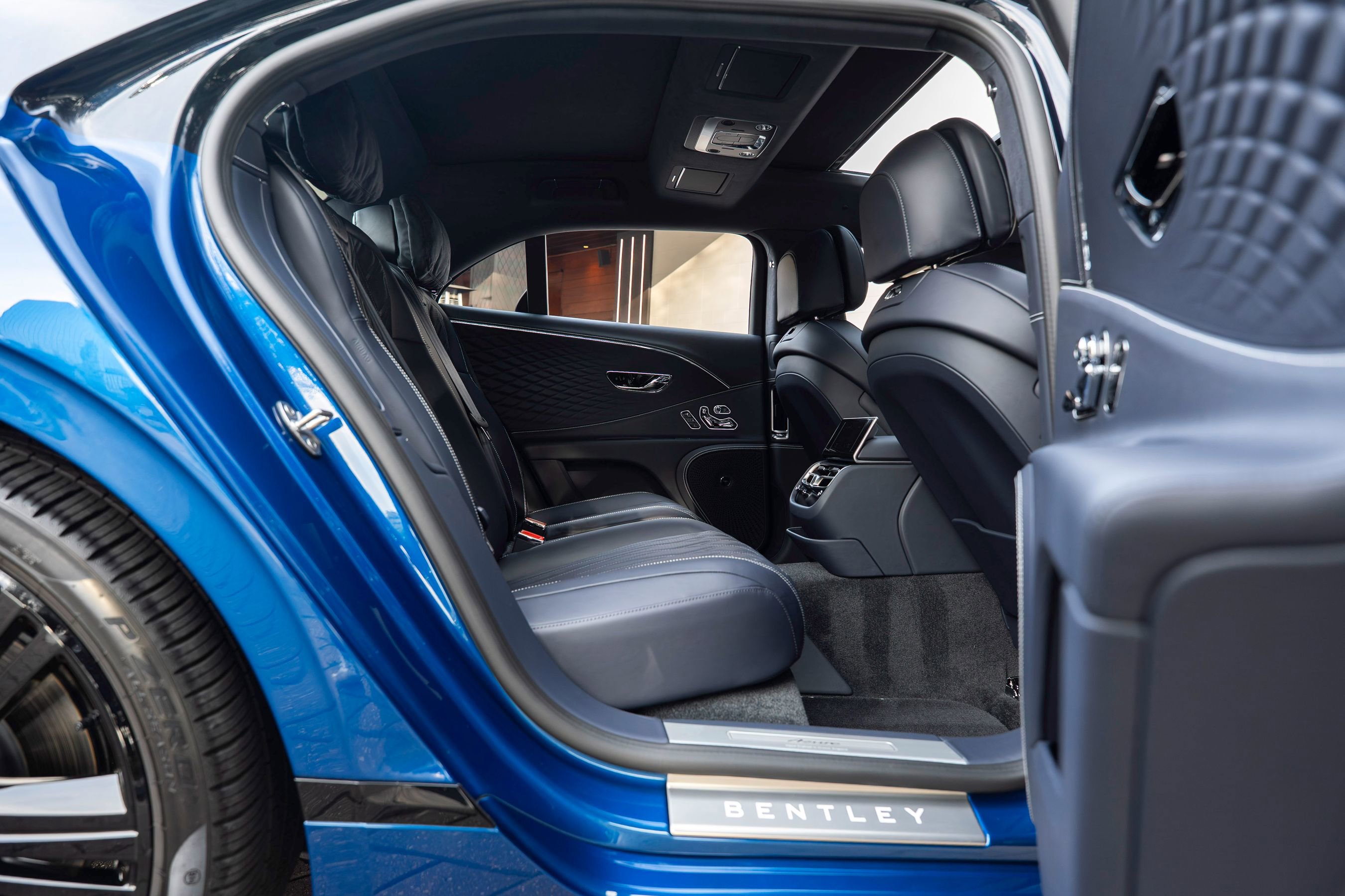 Certified 2026 Bentley Flying Spur Plug-In Hybrid AWD/4WD image 55