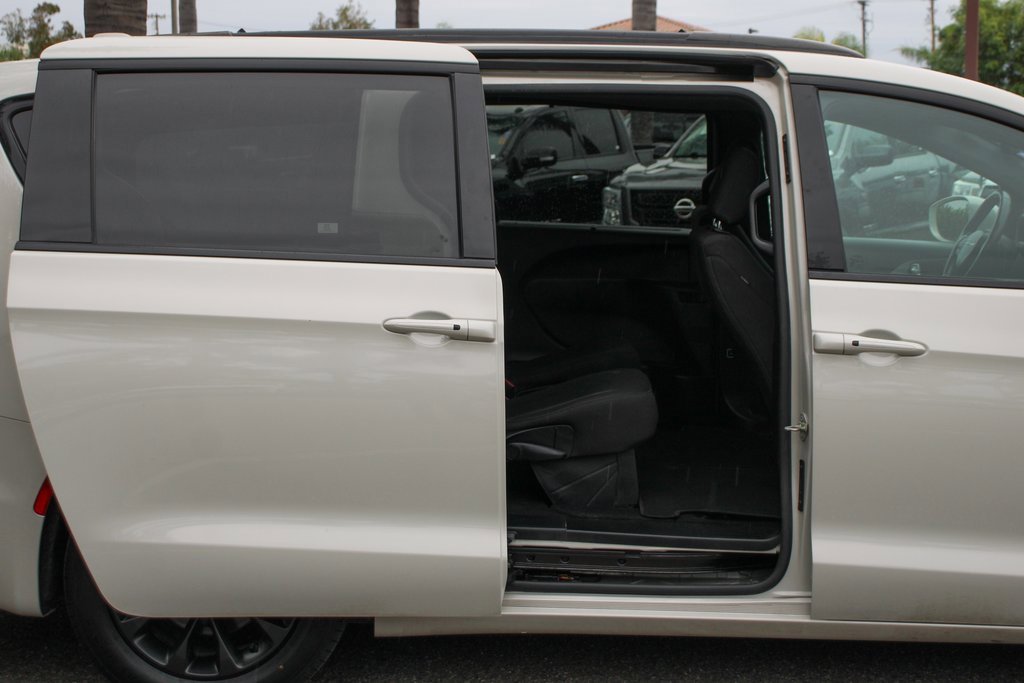 Used 2021 Chrysler Pacifica Touring w/ S Appearance Package image 41