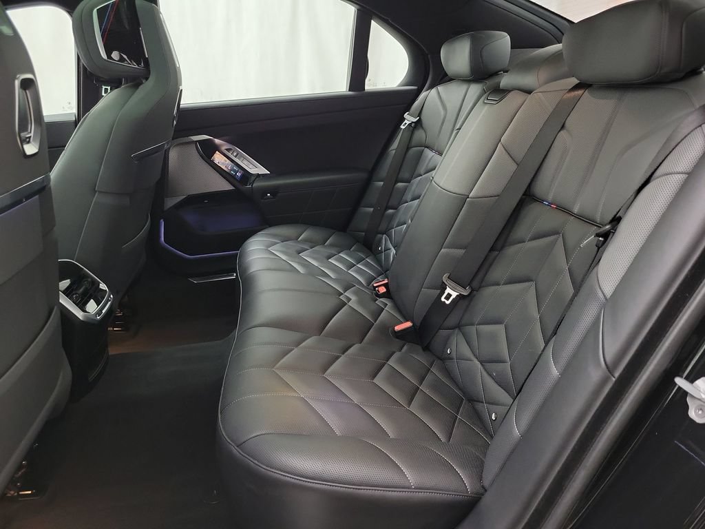 Used 2026 BMW 740i xDrive AWD/4WD image 12