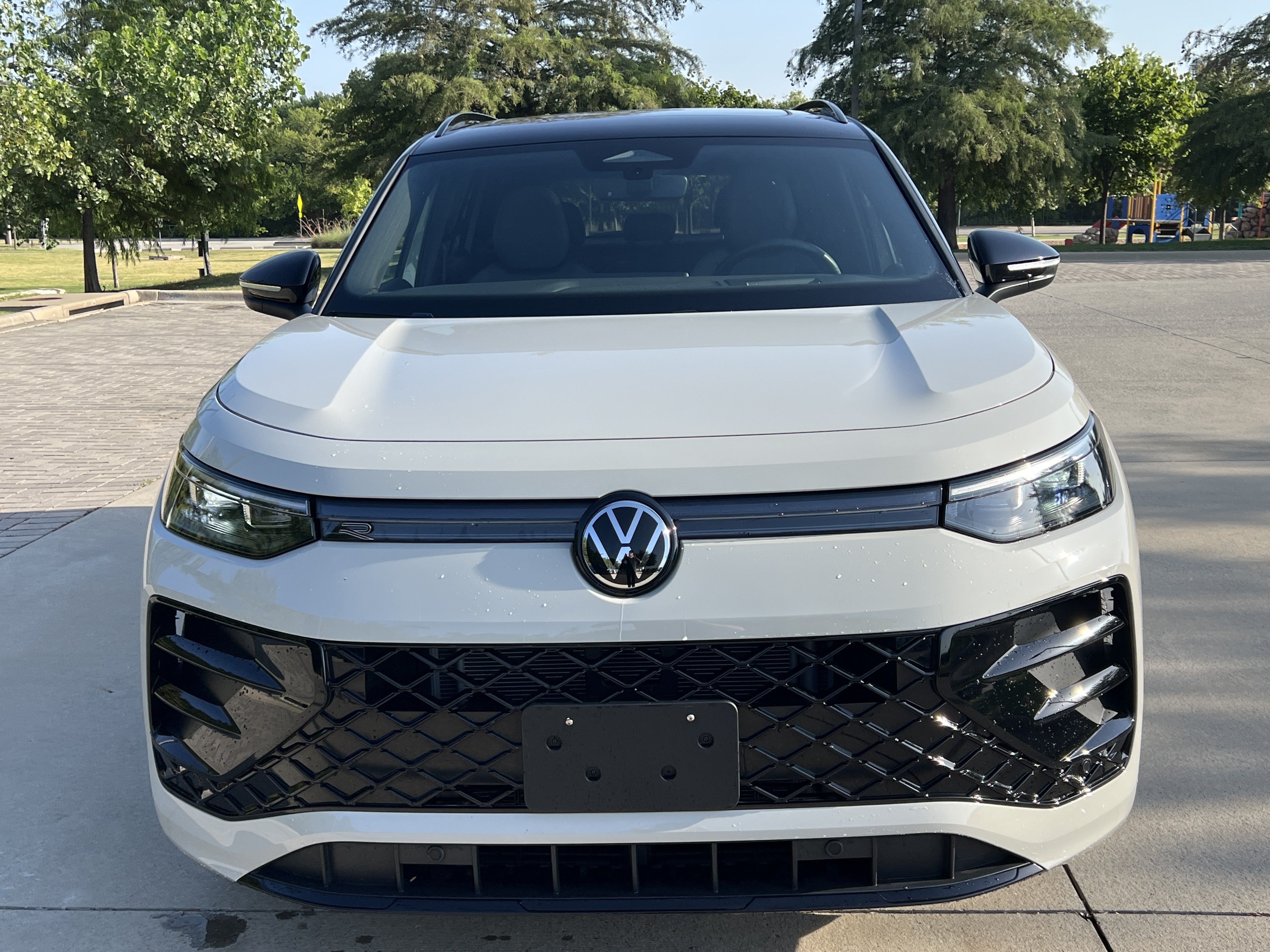 Certified 2026 Volkswagen Tiguan SE R-Line FWD image 3