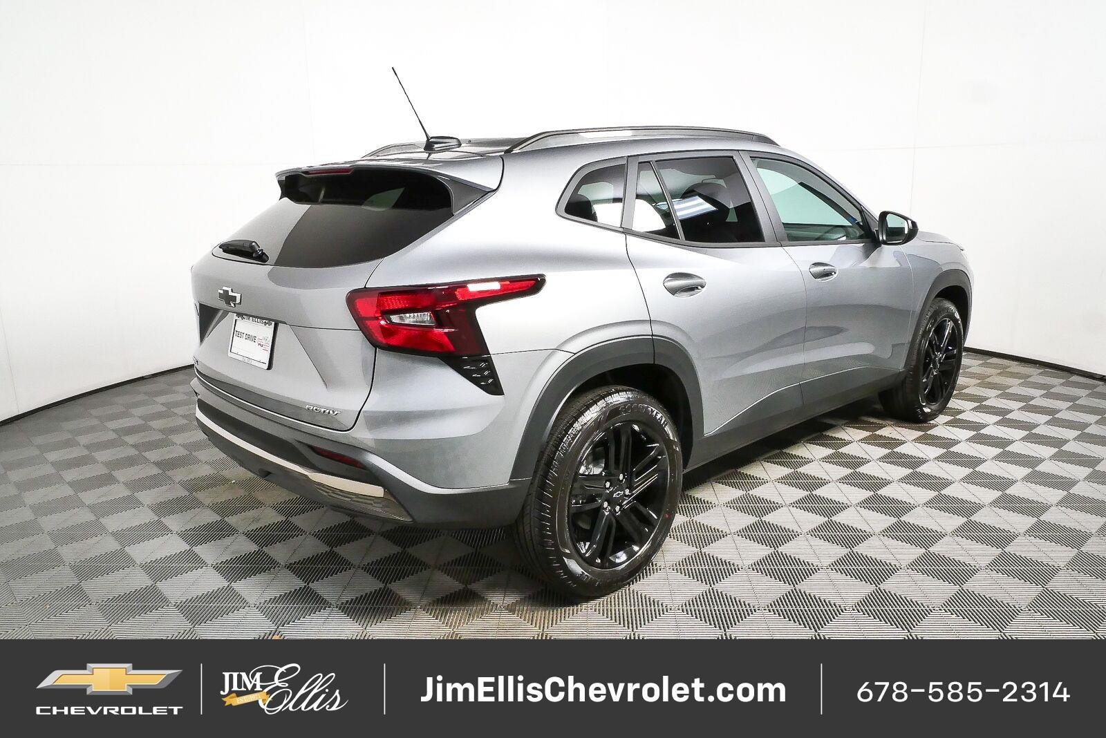 New 2026 Chevrolet Trax ACTIV w/ Sunroof Package FWD image 3