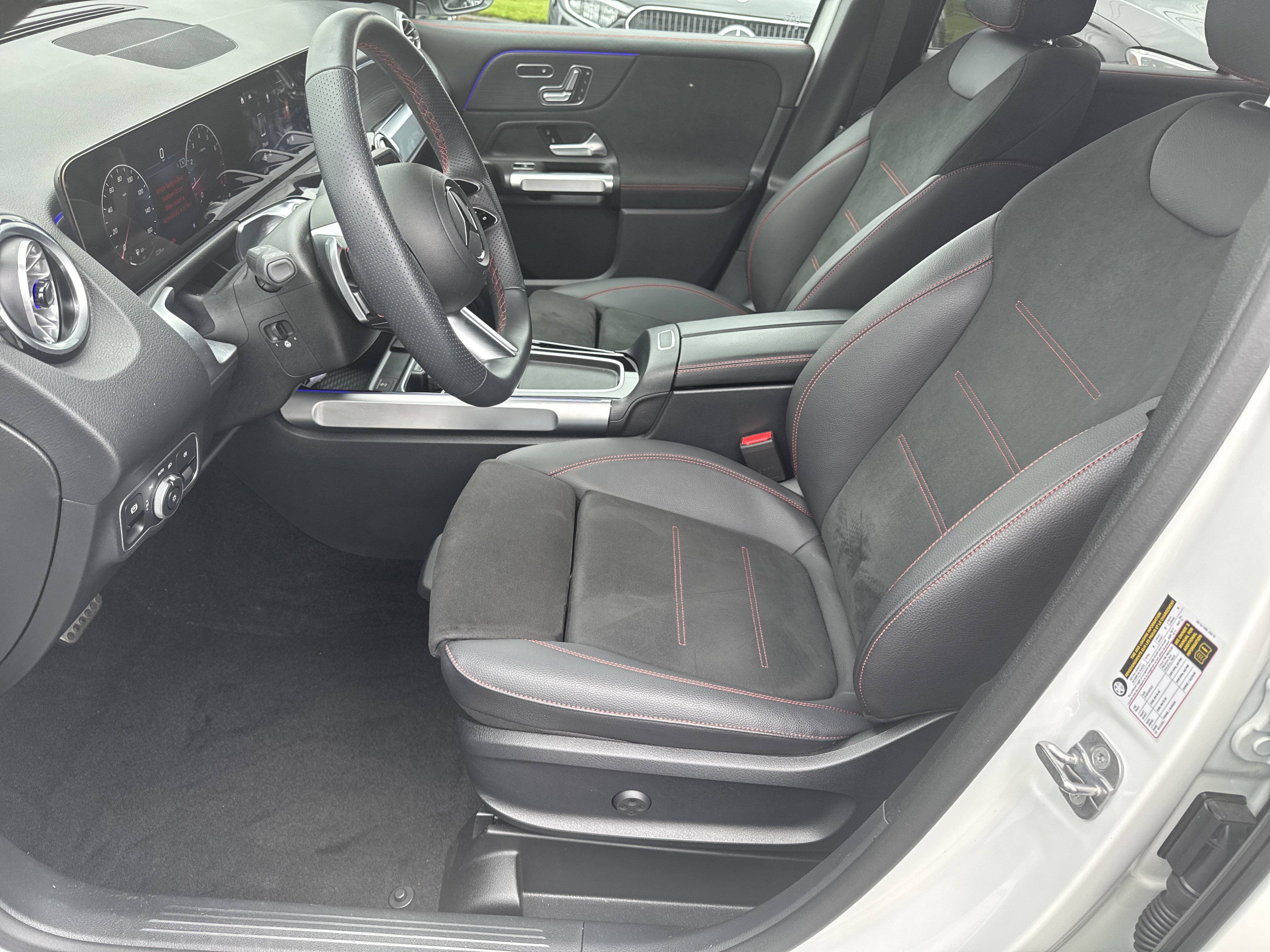 Certified 2025 Mercedes-Benz GLB 250 4MATIC image 16