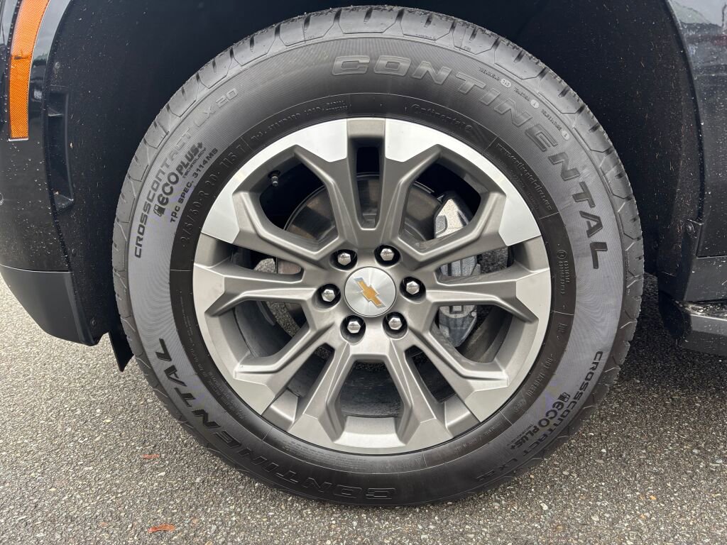 Certified 2025 Chevrolet Suburban LT w/ Comfort Package image 9