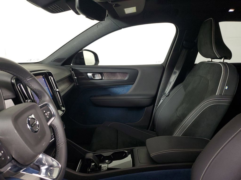 Certified 2023 Volvo XC40 Recharge Ultimate image 24