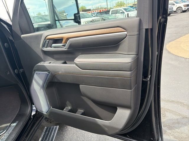 Used 2024 Chevrolet Silverado 2500 High Country w/ Midnight Edition image 32