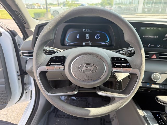 New 2026 Hyundai Elantra SE FWD image 11