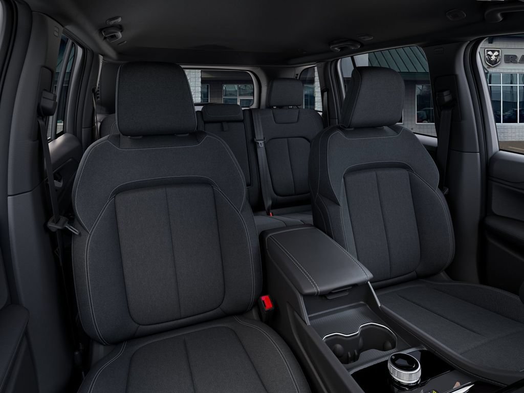 Used 2026 Jeep Grand Cherokee Laredo X AWD/4WD image 17