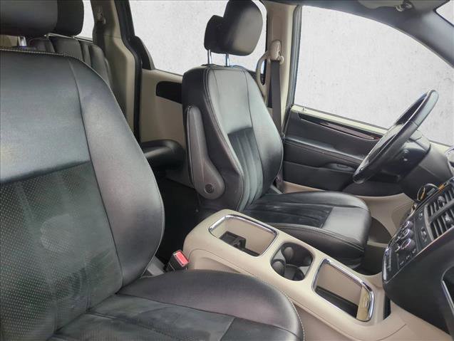Used 2018 Dodge Grand Caravan SXT image 19