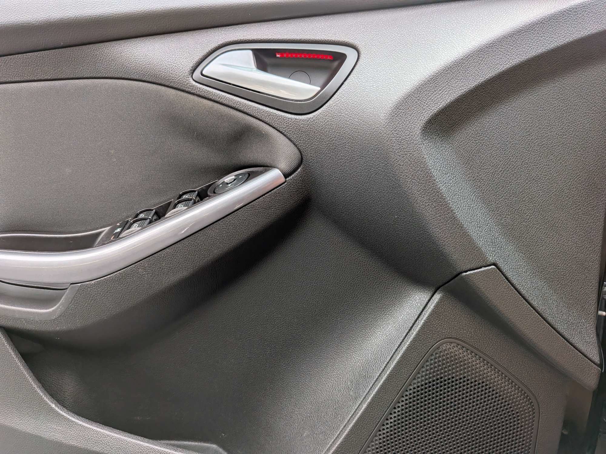 Used 2014 Ford Focus Titanium FWD image 28