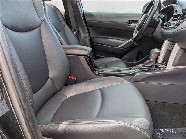 Used 2022 Toyota Corolla Cross XLE AWD/4WD image 21