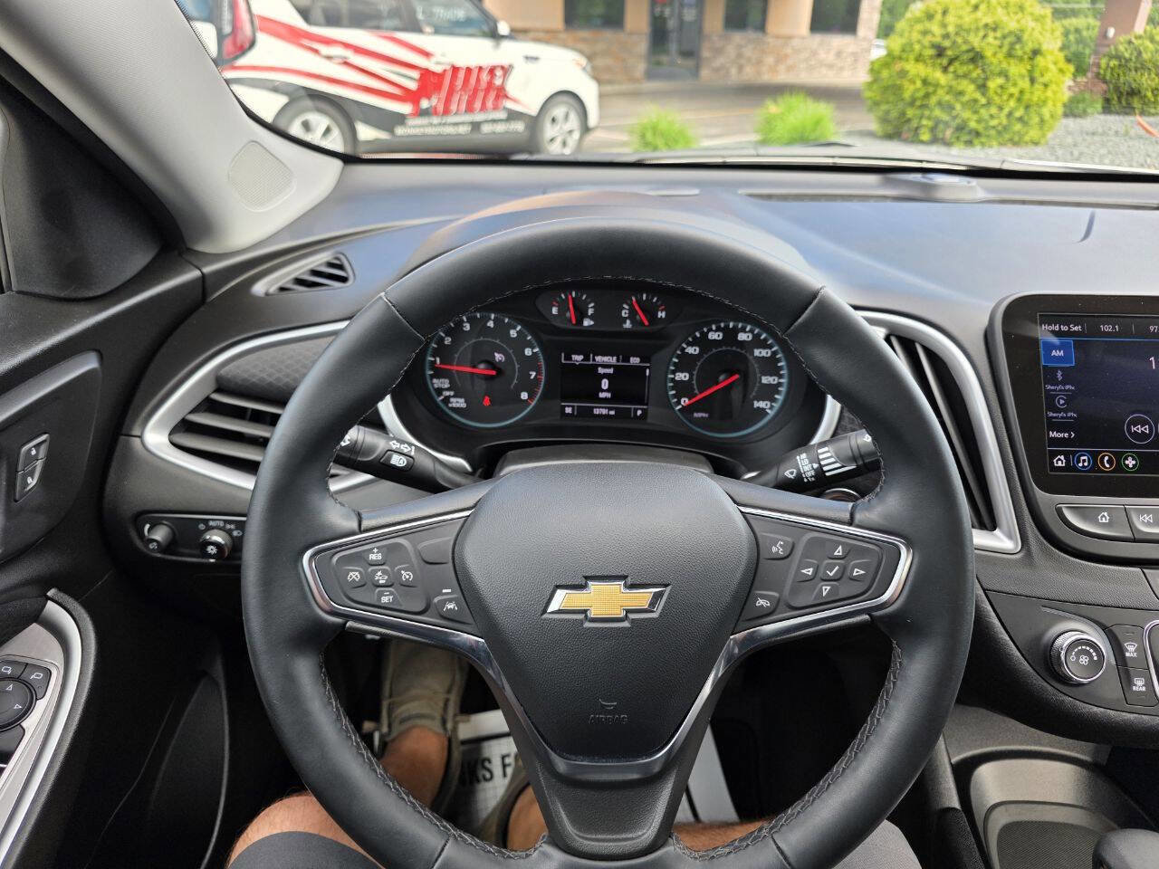Used 2025 Chevrolet Malibu RS FWD image 17