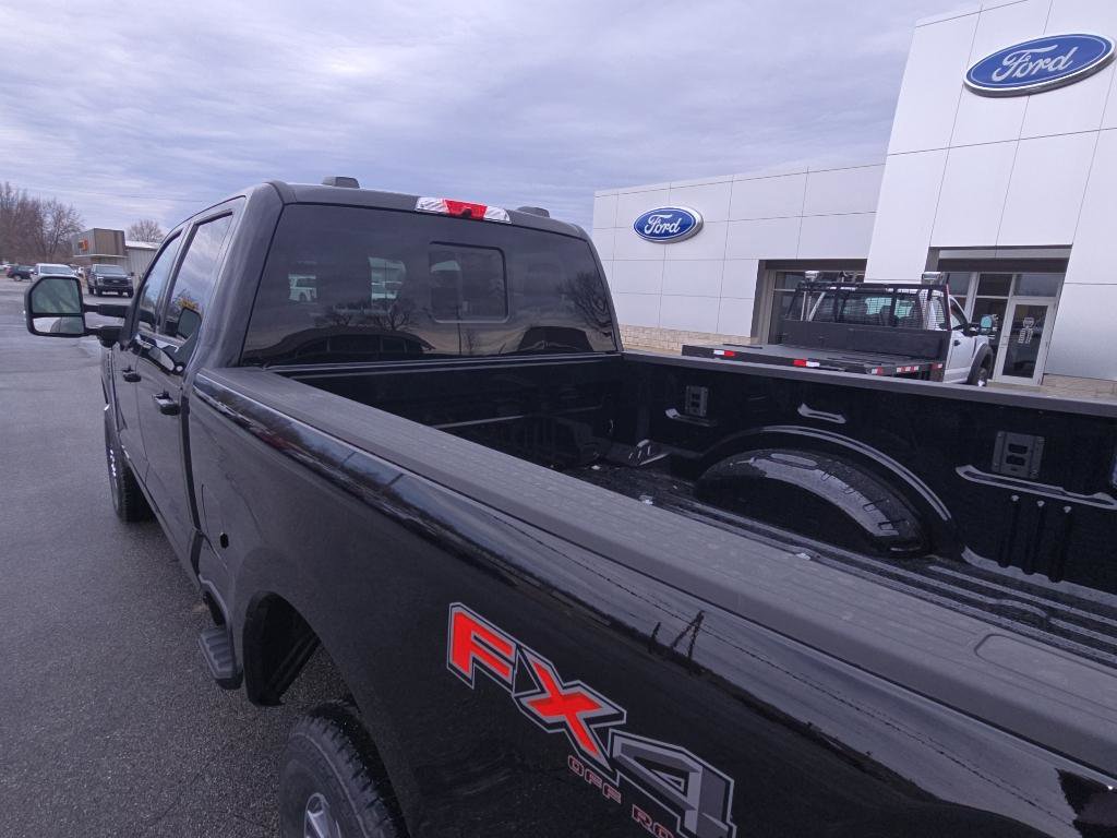 New 2025 Ford F350 Lariat w/ FX4 Off-Road Package image 9