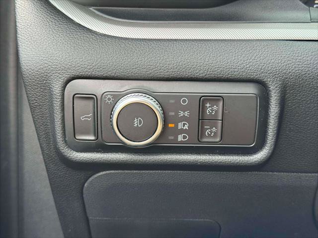 Used 2023 Ford Explorer XLT w/ Equipment Group 202A AWD/4WD image 21