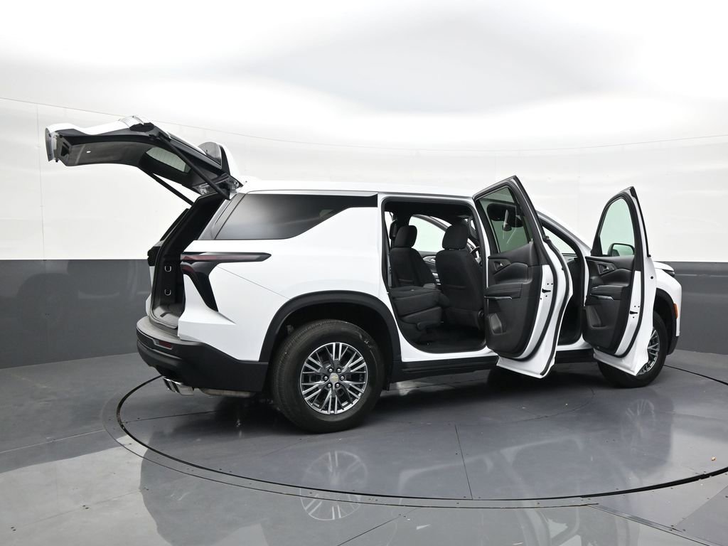 Used 2024 Chevrolet Traverse LS FWD image 29