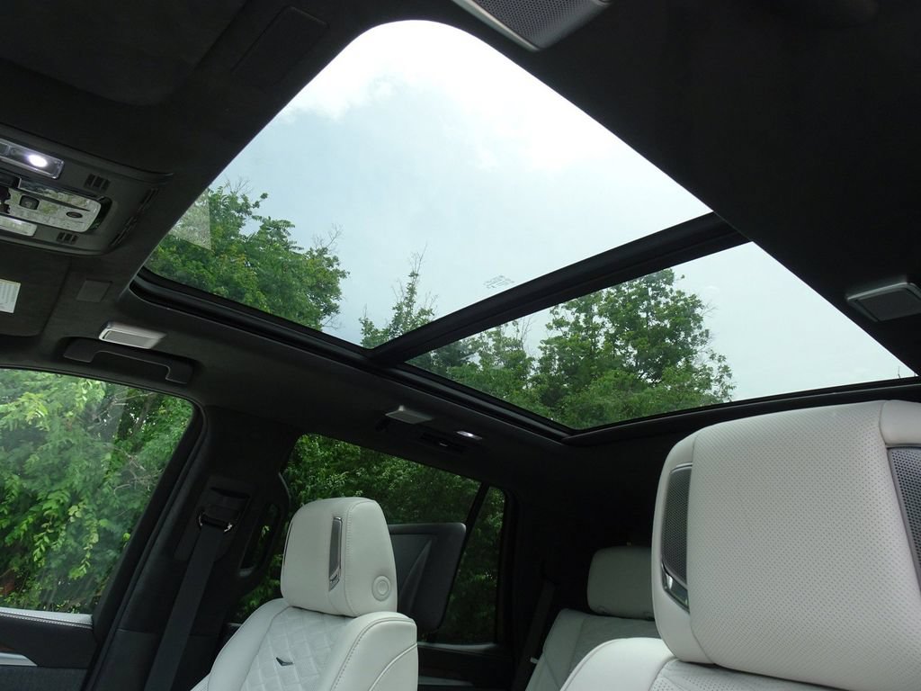Certified 2026 Cadillac Escalade Platinum Sport w/ LPO, ONYX Package AWD/4WD image 10