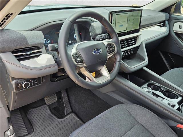 New 2026 Ford Explorer Active RWD image 3